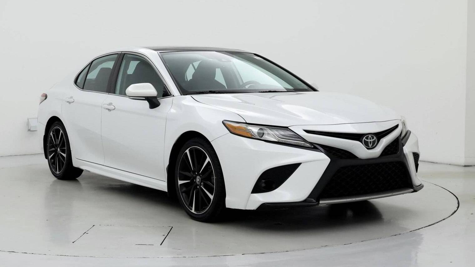 TOYOTA CAMRY 2019 4T1B61HK1KU788071 image