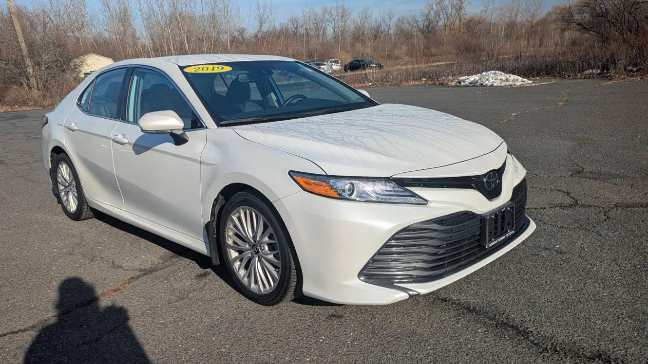 TOYOTA CAMRY 2019 4T1B11HK6KU777923 image