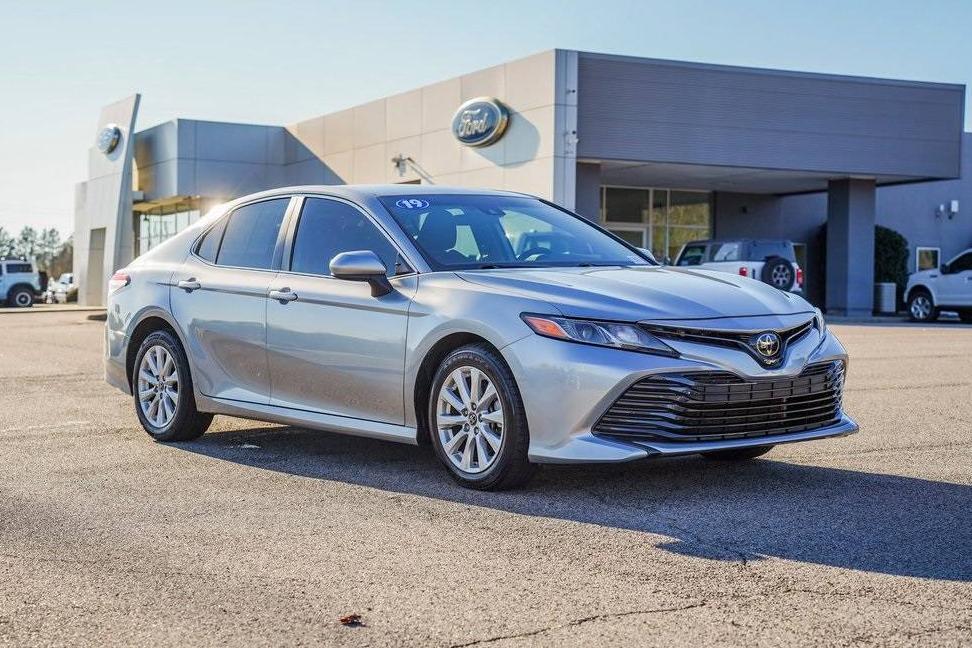 TOYOTA CAMRY 2019 4T1B11HK9KU261605 image