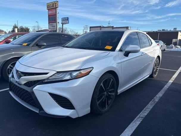 TOYOTA CAMRY 2019 4T1B61HK1KU762571 image