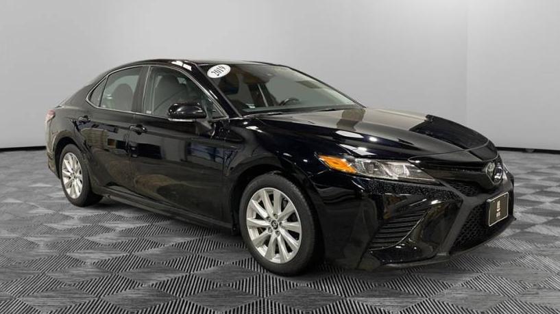 TOYOTA CAMRY 2019 4T1B11HK4KU218032 image