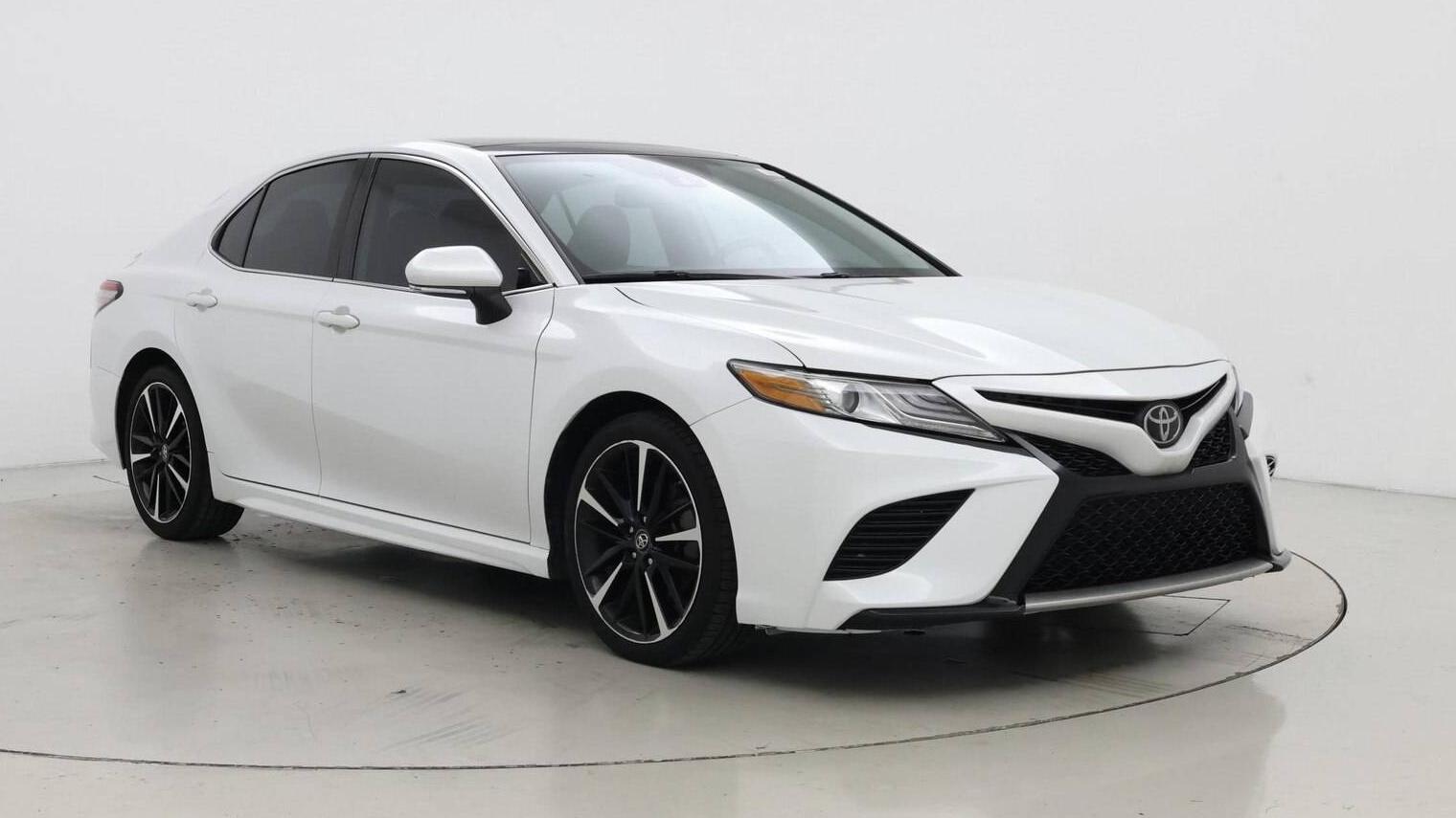 TOYOTA CAMRY 2019 4T1B61HK7KU833871 image