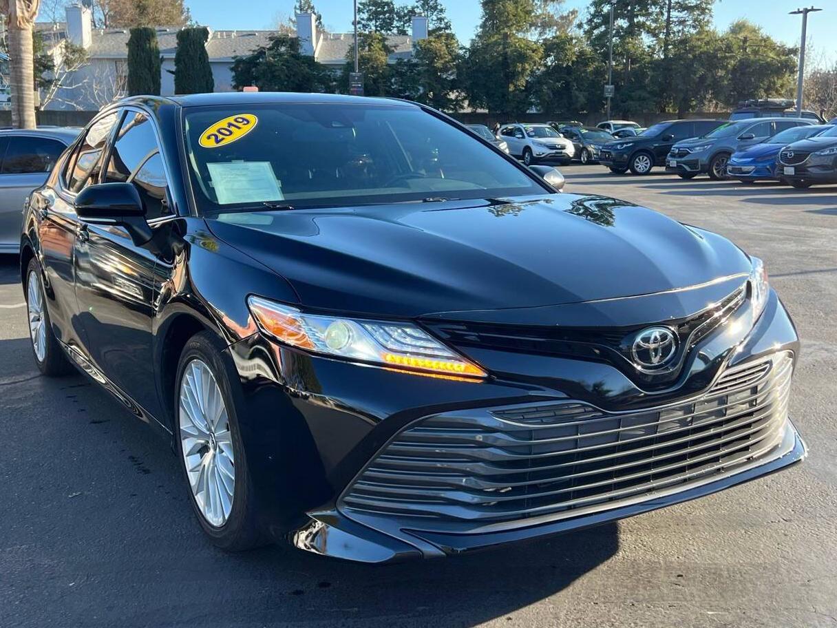 TOYOTA CAMRY 2019 4T1B11HK5KU218380 image