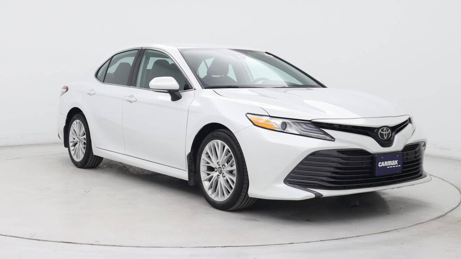 TOYOTA CAMRY 2019 4T1B11HK9KU824734 image