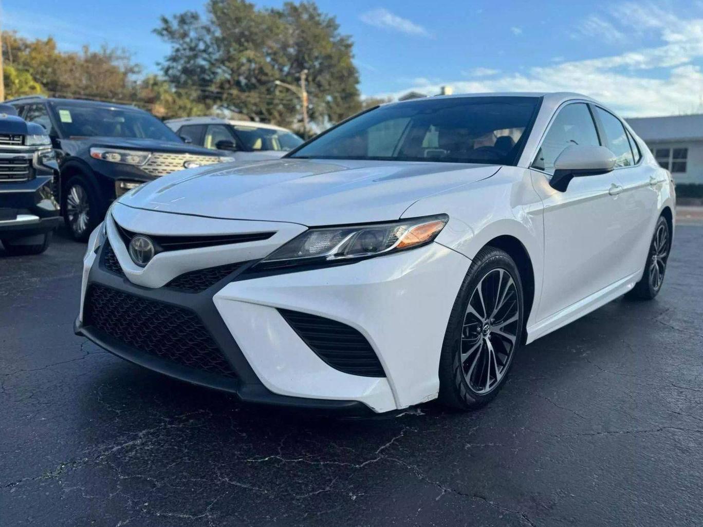 TOYOTA CAMRY 2019 4T1B11HK2KU797506 image