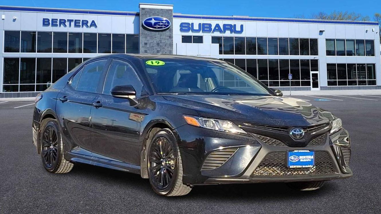 TOYOTA CAMRY 2019 4T1B11HK0KU299286 image