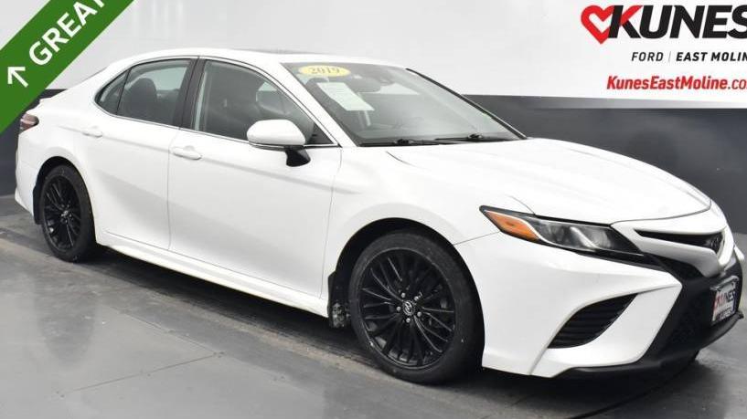 TOYOTA CAMRY 2019 4T1B11HK7KU698471 image