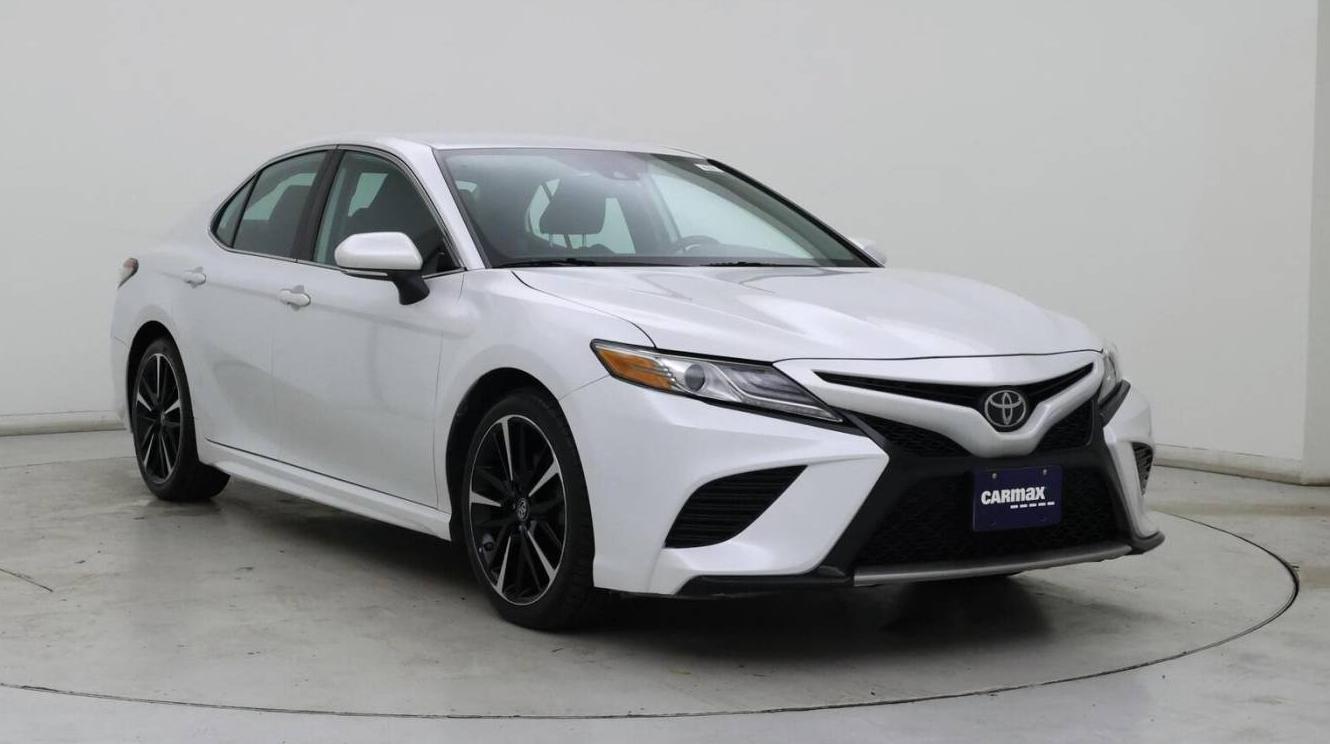 TOYOTA CAMRY 2019 4T1B61HK0KU854657 image