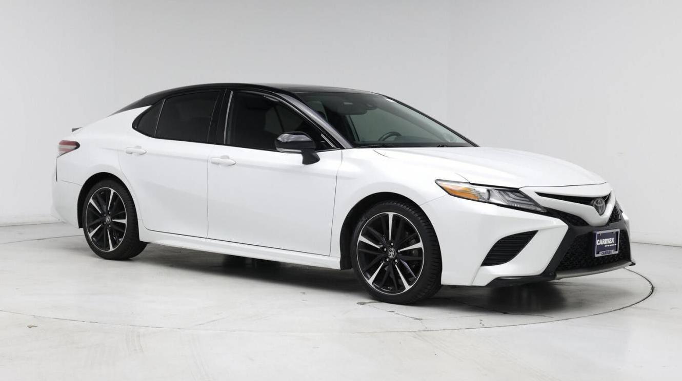 TOYOTA CAMRY 2019 4T1B61HK2KU262953 image