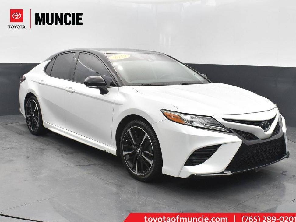 TOYOTA CAMRY 2019 4T1B61HK2KU297380 image