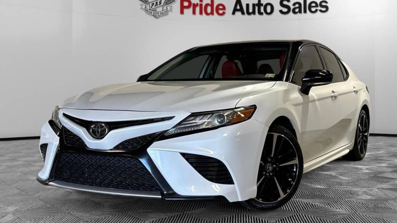 TOYOTA CAMRY 2019 4T1B61HK0KU268105 image