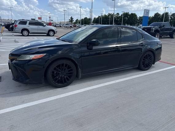 TOYOTA CAMRY 2018 4T1B61HKXJU132451 image