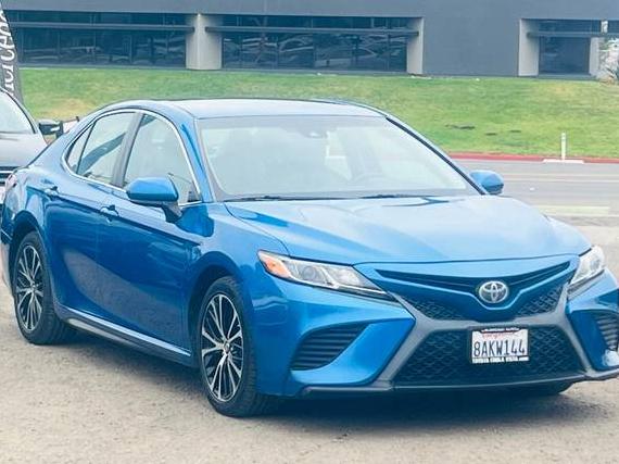 TOYOTA CAMRY 2018 4T1B11HK6JU031082 image