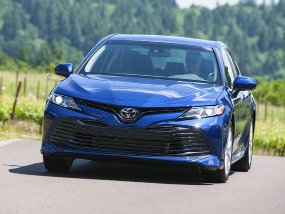 TOYOTA CAMRY 2018 4T1B11HK7JU544888 image