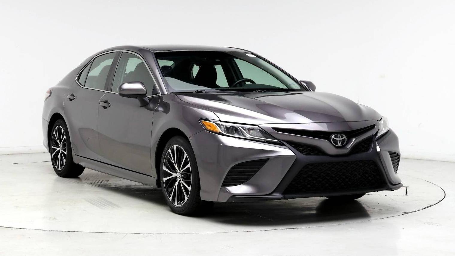 TOYOTA CAMRY 2018 4T1B11HKXJU655550 image