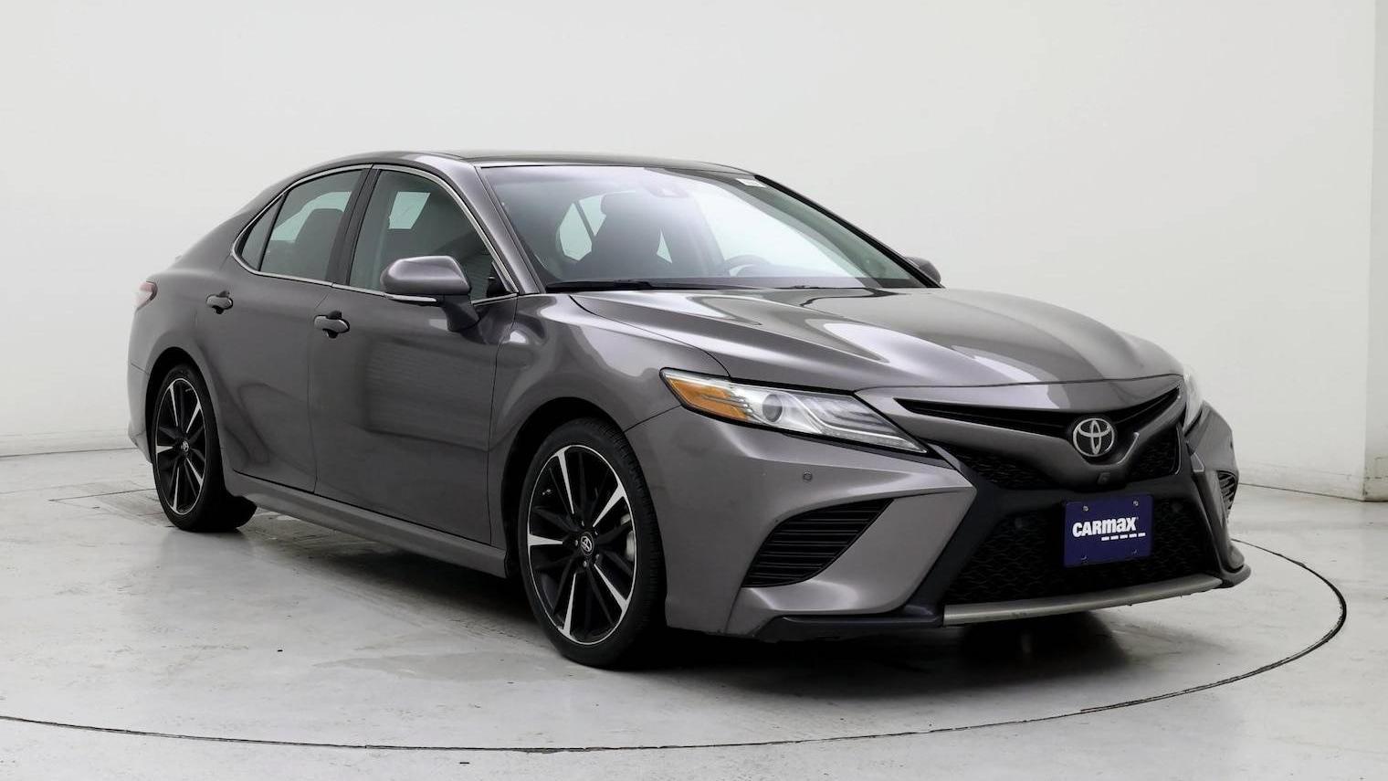 TOYOTA CAMRY 2018 4T1B61HK0JU016143 image