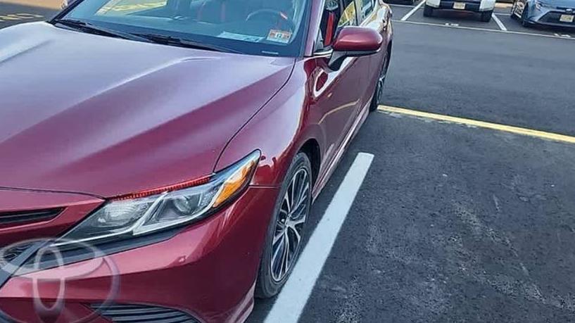 TOYOTA CAMRY 2018 4T1B11HK4JU542631 image