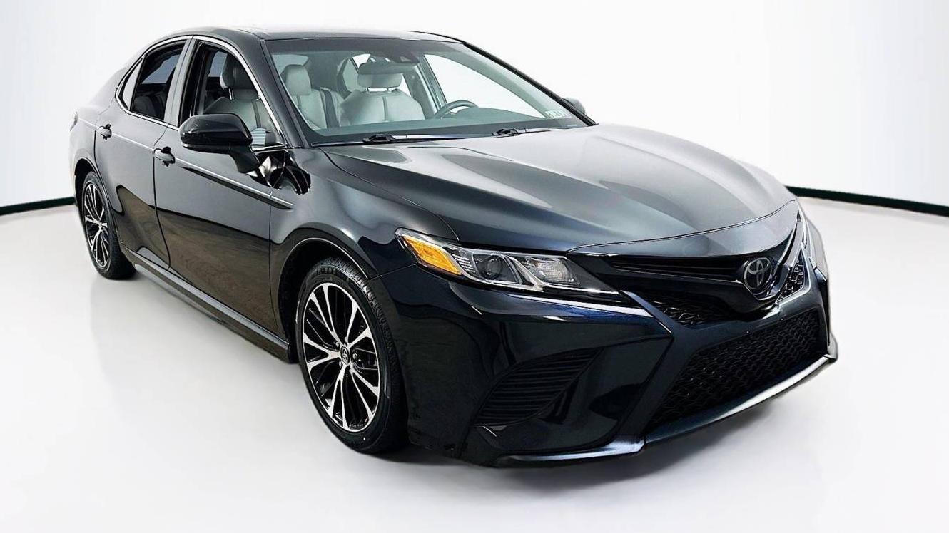 TOYOTA CAMRY 2018 4T1B11HKXJU520097 image