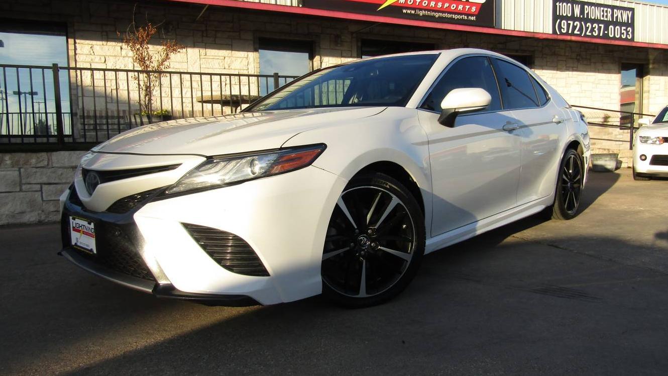 TOYOTA CAMRY 2018 4T1B61HKXJU125063 image