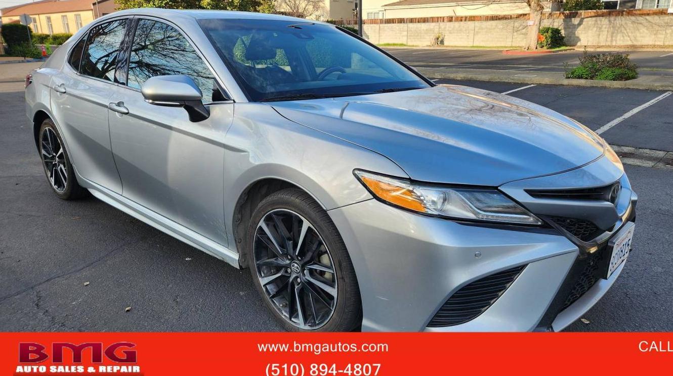 TOYOTA CAMRY 2018 4T1B61HK0JU516271 image