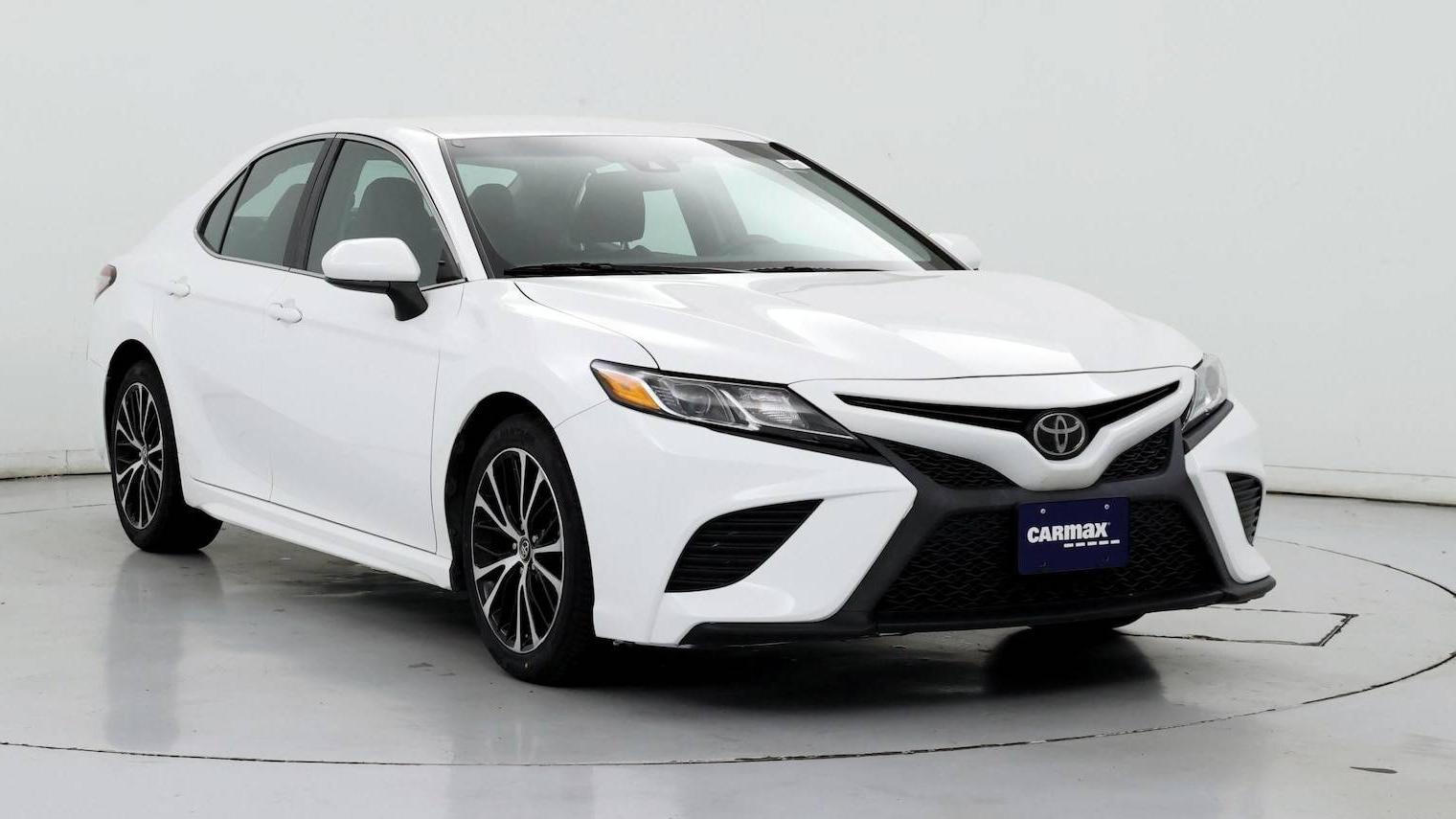 TOYOTA CAMRY 2018 4T1B11HK4JU103851 image