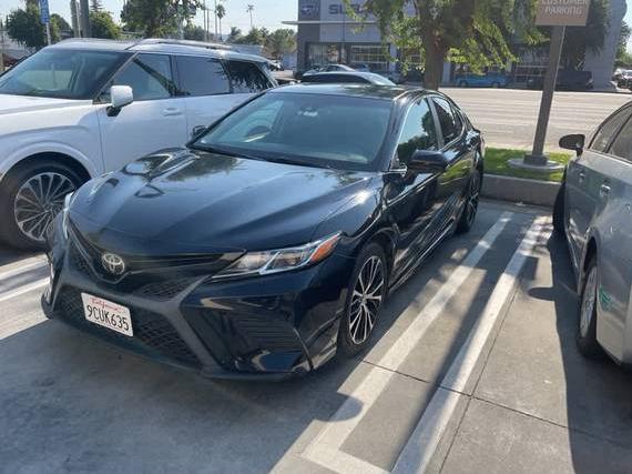 TOYOTA CAMRY 2018 4T1B11HK1JU571844 image