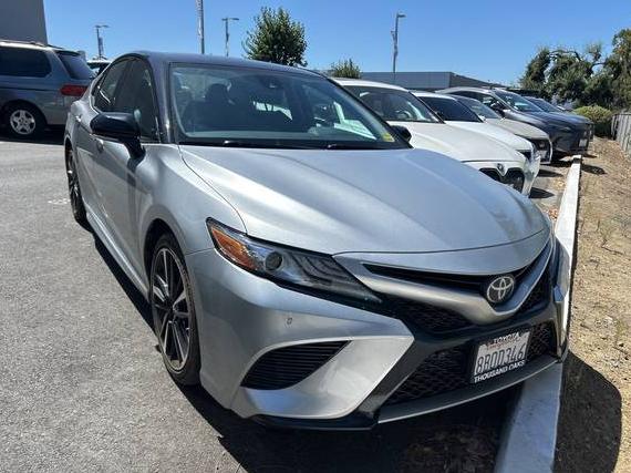 TOYOTA CAMRY 2018 4T1B61HKXJU050669 image