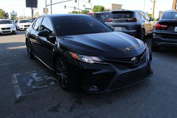 TOYOTA CAMRY 2018 JTNB11HK7J3045479 image