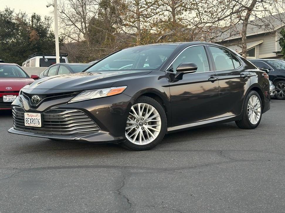 TOYOTA CAMRY 2018 4T1B11HK7JU038042 image