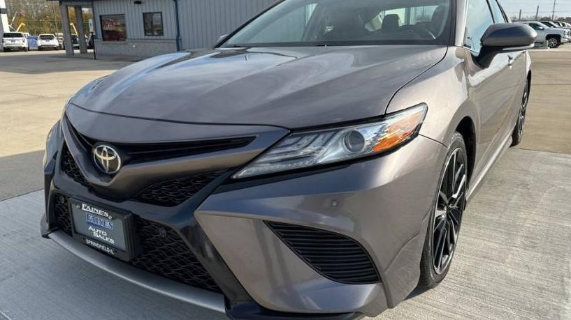 TOYOTA CAMRY 2018 4T1B61HK1JU009380 image