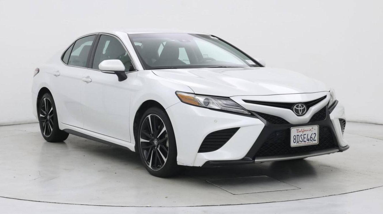 TOYOTA CAMRY 2018 4T1B61HK6JU115579 image