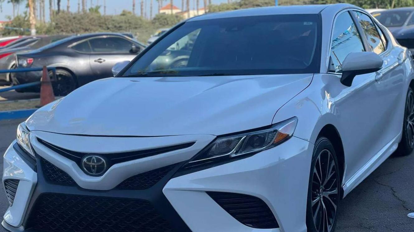 TOYOTA CAMRY 2018 4T1B11HK5JU051436 image