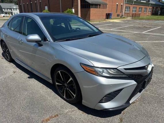 TOYOTA CAMRY 2018 4T1B61HK1JU020279 image