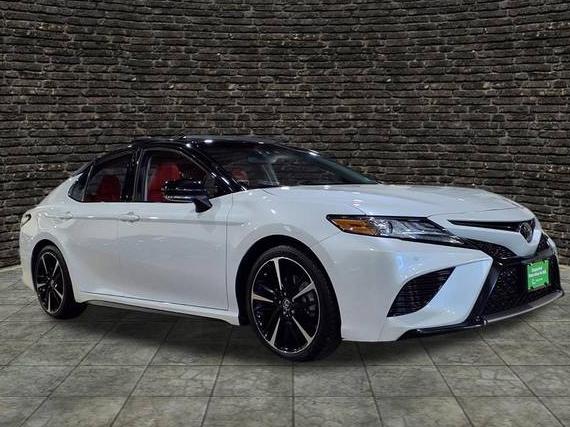TOYOTA CAMRY 2018 4T1B61HK0JU081414 image