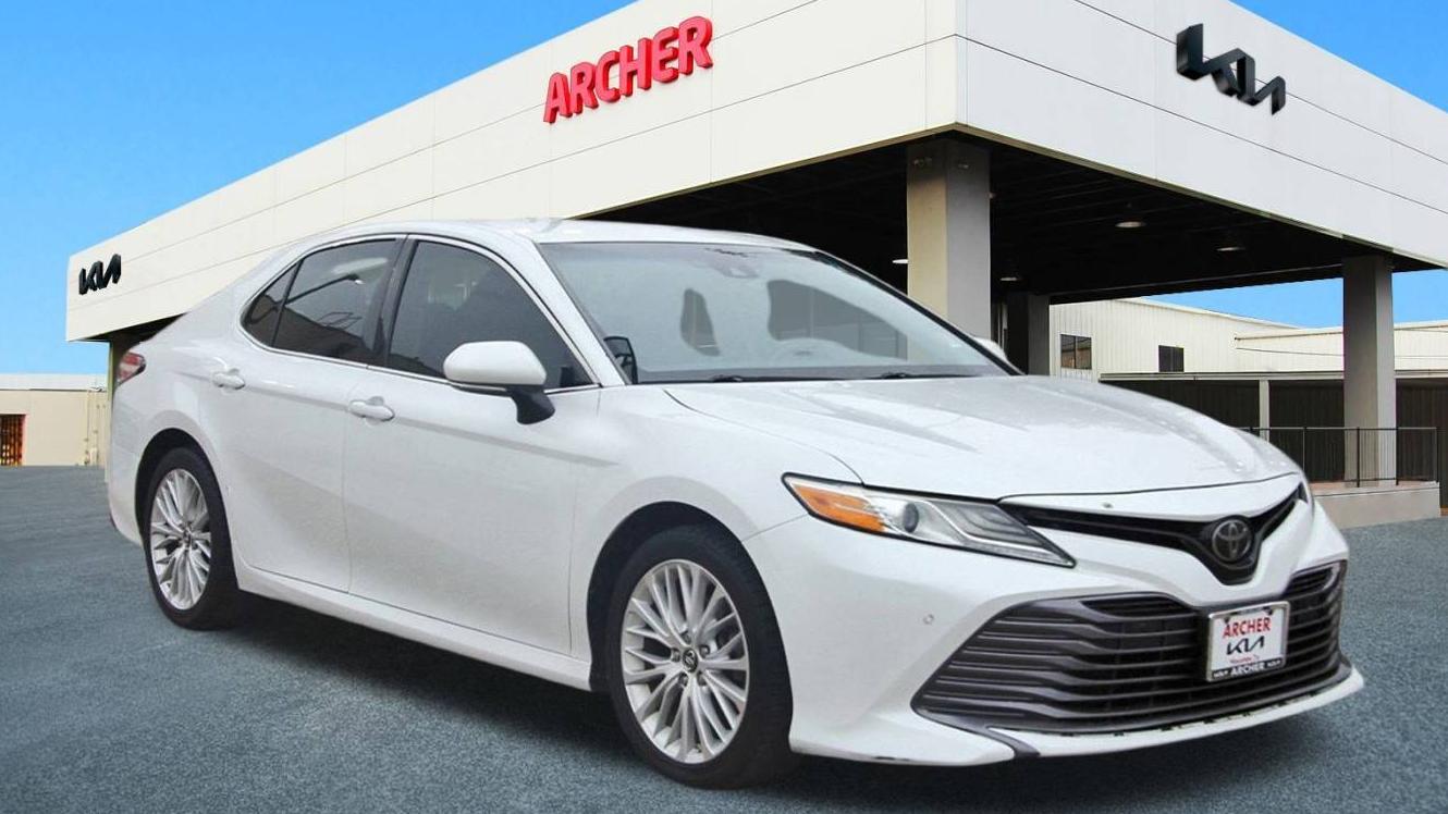 TOYOTA CAMRY 2018 4T1B11HK5JU065627 image