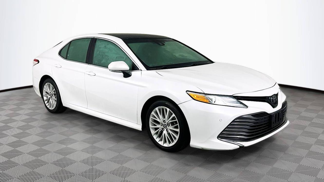 TOYOTA CAMRY 2018 4T1B11HKXJU108391 image