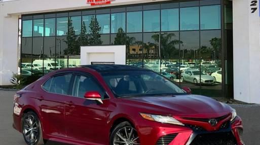 TOYOTA CAMRY 2018 4T1B61HK4JU607821 image