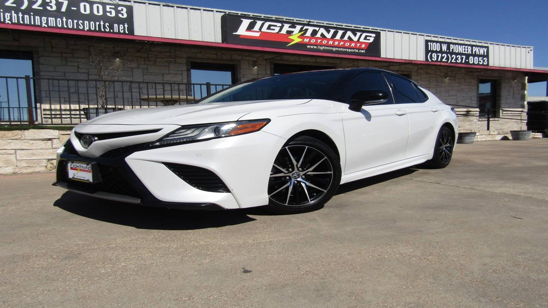 TOYOTA CAMRY 2018 4T1B61HK4JU134681 image