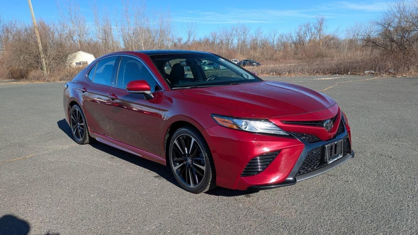 TOYOTA CAMRY 2018 4T1B61HK1JU556858 image