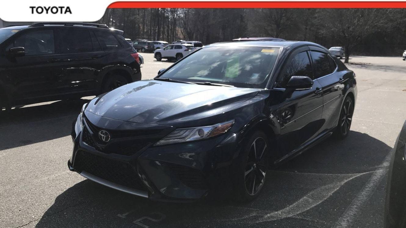 TOYOTA CAMRY 2018 4T1B61HKXJU569303 image