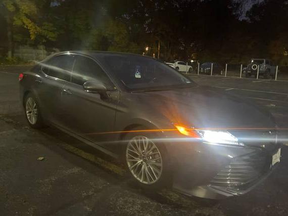 TOYOTA CAMRY 2018 4T1B11HK8JU504755 image