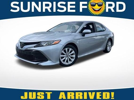 TOYOTA CAMRY 2018 4T1B11HK4JU647346 image