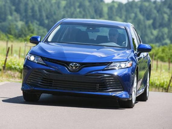 TOYOTA CAMRY 2018 4T1B11HK2JU052768 image