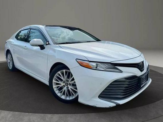TOYOTA CAMRY 2018 4T1B11HK5JU028884 image