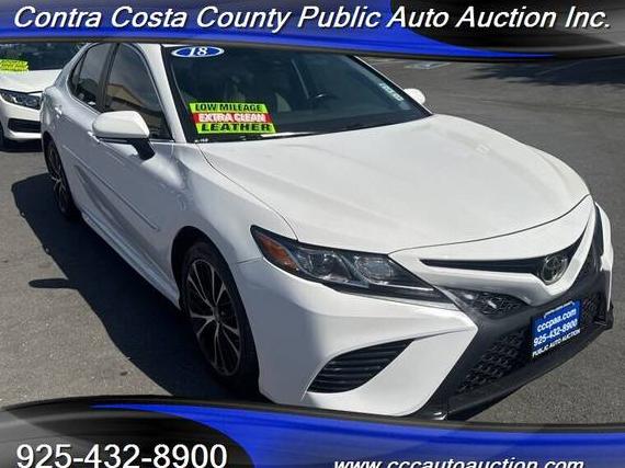 TOYOTA CAMRY 2018 4T1B11HK2JU108837 image