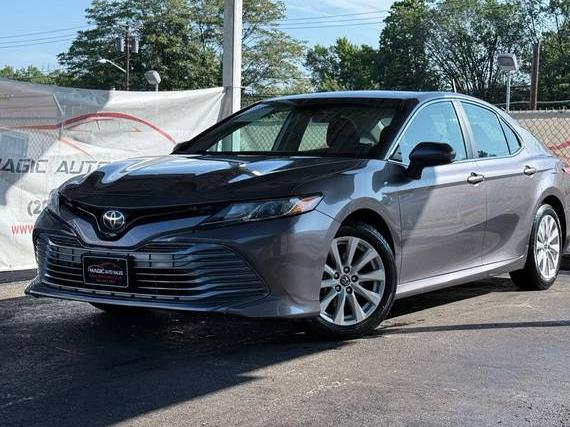 TOYOTA CAMRY 2018 4T1B11HK4JU609549 image