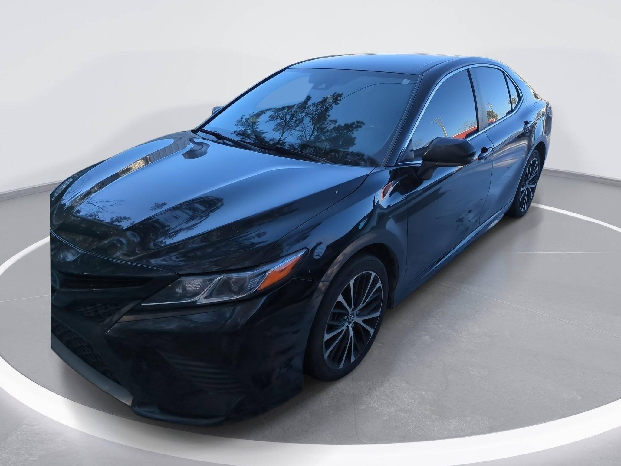 TOYOTA CAMRY 2018 4T1B11HK3JU676790 image