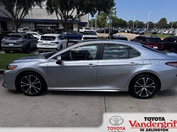 TOYOTA CAMRY 2018 4T1B11HK1JU151937 image