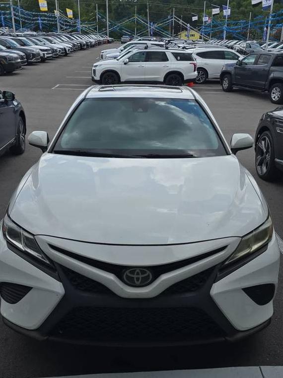 TOYOTA CAMRY 2018 4T1B11HK5JU500338 image