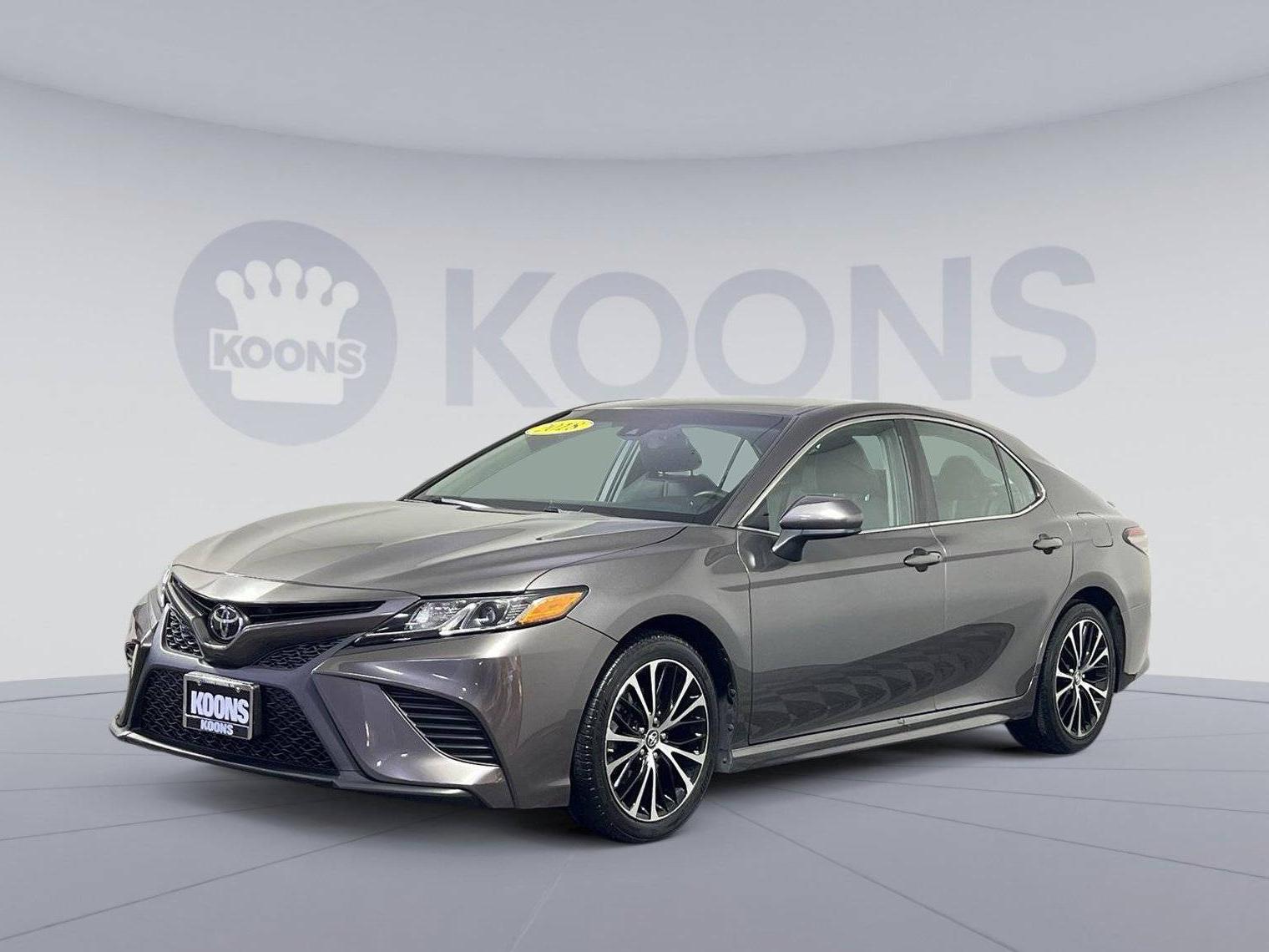 TOYOTA CAMRY 2018 4T1B11HK5JU038637 image